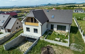 Multigenerational home for sale, 470m<sup>2</sup>, 1026m<sup>2</sup> of land