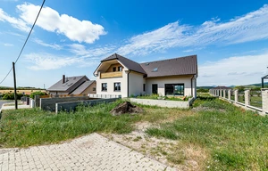 Multigenerational home for sale, 470m<sup>2</sup>, 1026m<sup>2</sup> of land
