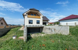 Multigenerational home for sale, 470m<sup>2</sup>, 1026m<sup>2</sup> of land
