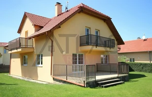 Family house for rent, 400m<sup>2</sup>, 650m<sup>2</sup> of land