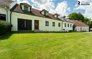 Family house for sale, 387m<sup>2</sup>, 6108m<sup>2</sup> of land