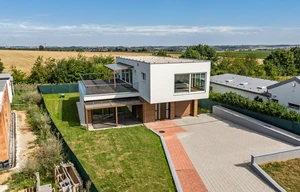 Family house for sale, 320m<sup>2</sup>, 850m<sup>2</sup> of land
