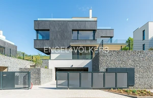 Family house for rent, 408m<sup>2</sup>, 509m<sup>2</sup> of land