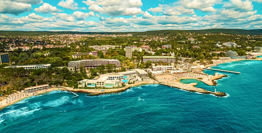 Aquahouse is just a few kilometers away from Varna, among the coolness of the sea coast and beautiful greenery is one of the most picturesque places on the Bulgarian Black Sea coast. Aquahouse is just a few kilometers away from Varna, among the coolness of the sea coast and beautiful greenery is one of the most picturesque places on the Bulgarian Black Sea coast.