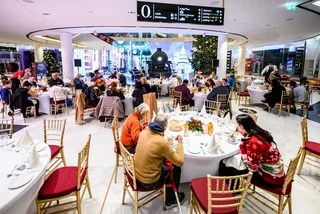 Prague shopping center serves up Christmas dinner for those in need
