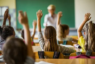 Czech school workers' unions to seek higher pay rise in negotiations
