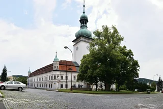 Czech court sentences four in Covid vaccine forgery case