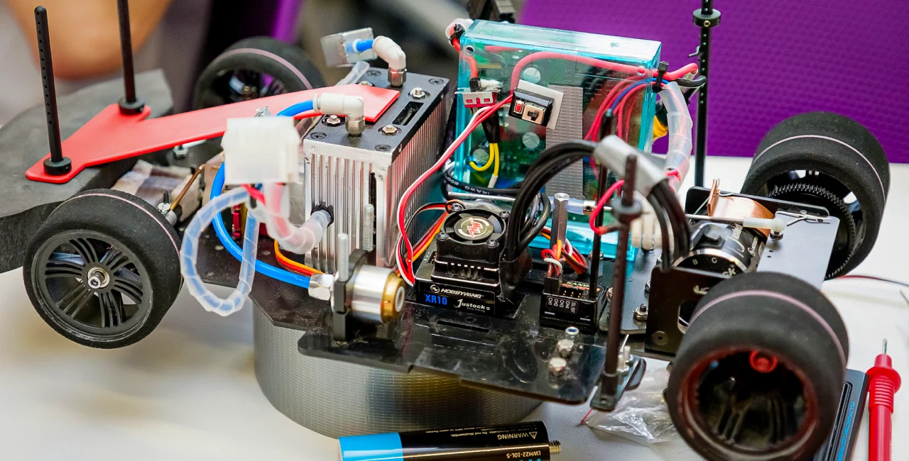 Prague students take innovative hydrogen-powered car to Las Vegas