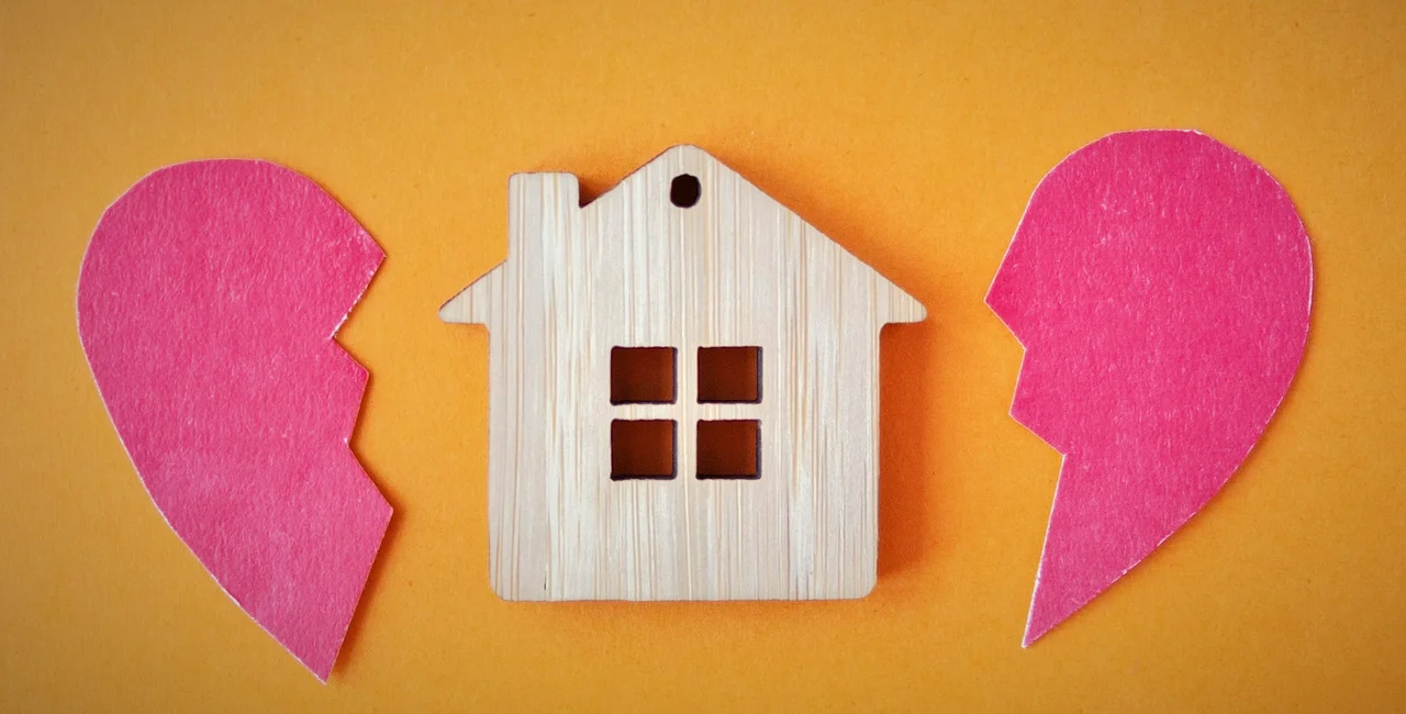 iStock-1270923334 broken heart  Quils Divorce, division of property, poverty and no money concept. Wooden house with broken heart on bright orange background. Mortgage, rent, realtor stock photo CROP 2 for lead