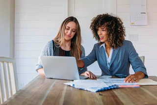 Essential tips for American and British expats in need of a financial advisor in Czechia