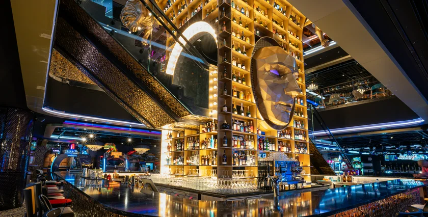 Maj Máj Narodni Národní 08-2025 LEVELS_Infinite Bar