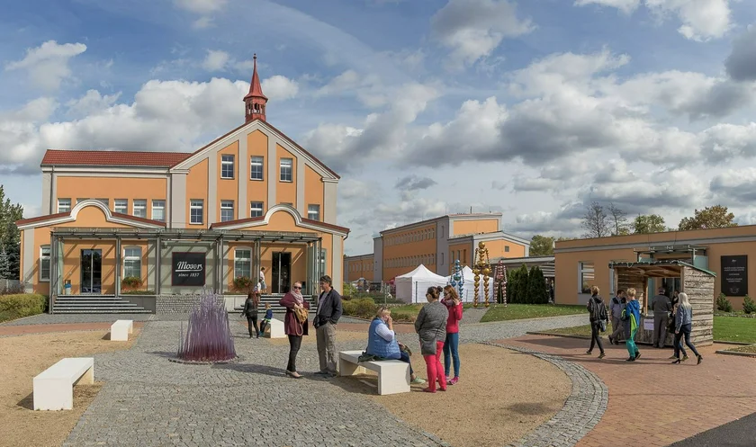 MOSER outside factory  42813446_1940217732707145_5195301623605231616_n crop