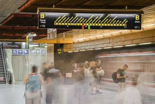 Prague trials bold new graphics and user-friendly signs in the metro