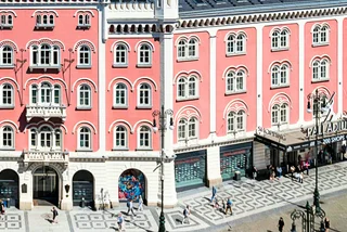 Multiple bomb threats close Prague shopping centers until further notice