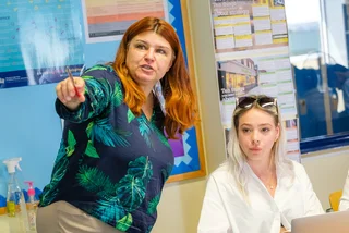 INTERVIEW: Prague teacher talks tech, AI, and why girls are taking the lead in science