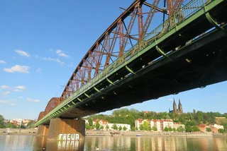Prague votes to preserve original look of historical railway bridge