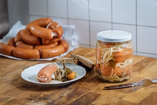 In the Czech kitchen: Pickled sausage is drowning in summer appeal