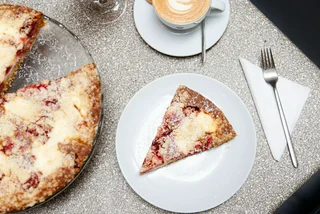 In the Czech kitchen: How to make a perfect crumb cake at home