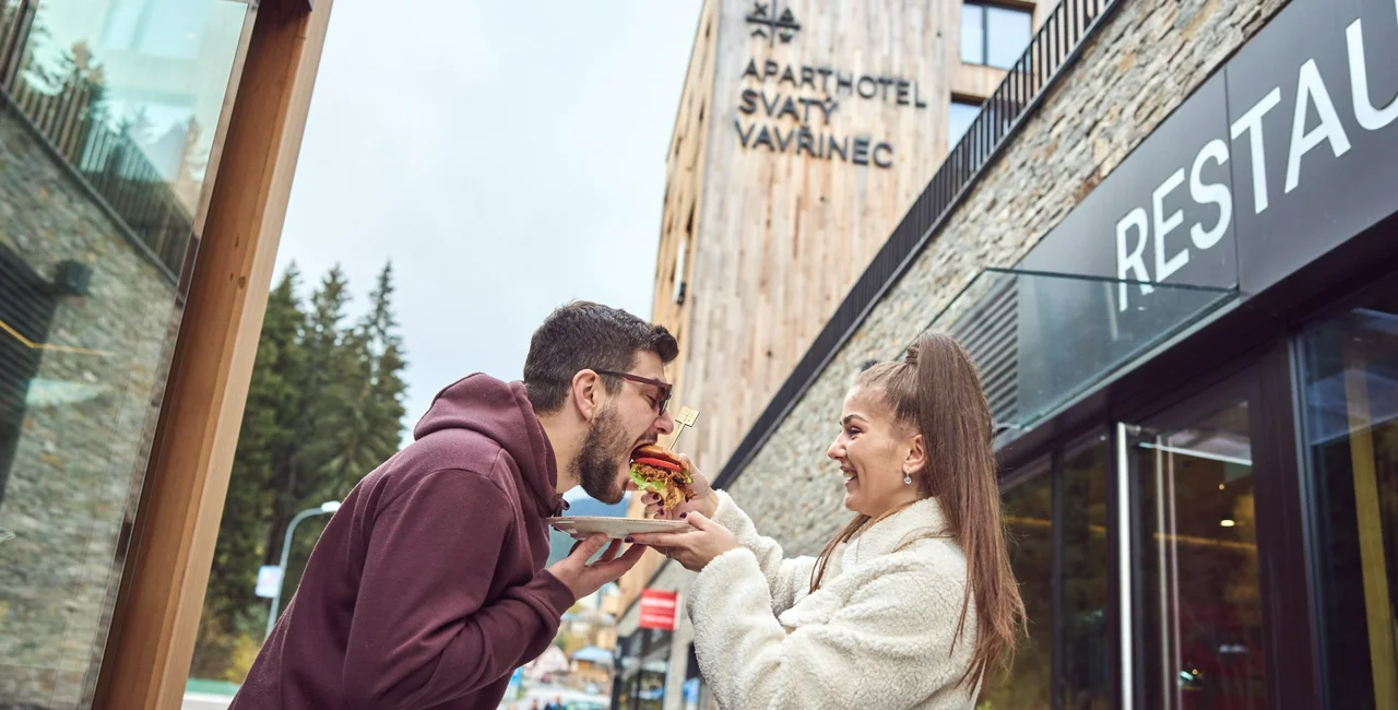 Summertime mountain food festival showcases Czech chefs at peak talent