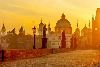 Sunrise parade to commemorate 667th anniversary of Charles Bridge