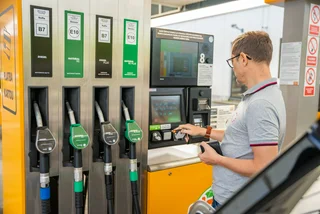 Czech fuel prices sink to lowest level in years: What's behind the drop?