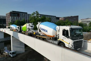 PHOTO GALLERY: Štvanická footbridge undergoes final stress tests