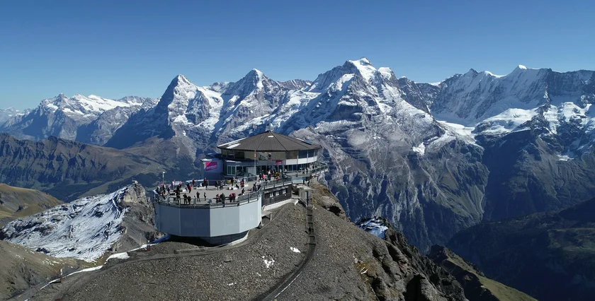 Schilthorn Piz Gloria Swiss Tourism 05-2025 Schilthorn_Top - Bilder  schilthorn_pizgloria_dji_0696_ohnelogo_webalbum_print