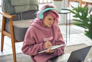 The pros and cons of learning Czech online vs. in the classroom