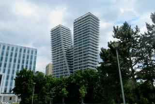 The number of new flats available in Prague hits a record low, while price increases accelerate