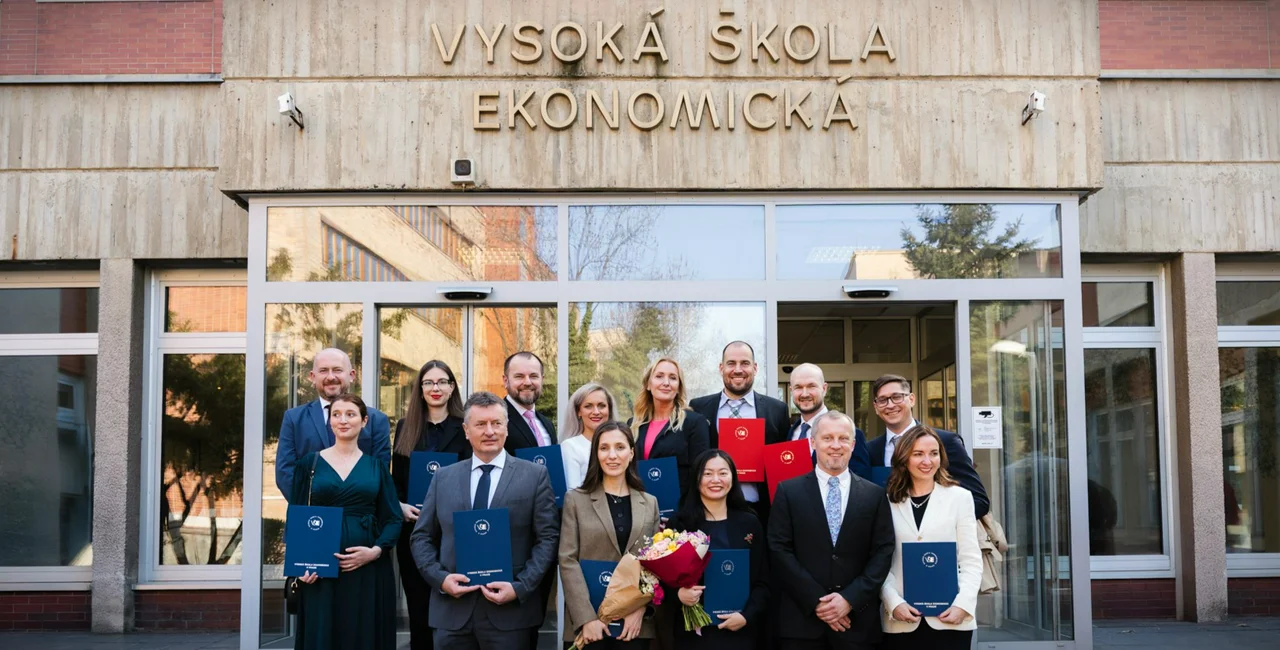 VSE VŠE renewal 07-2025 mba_promoce_web-3 CROP2